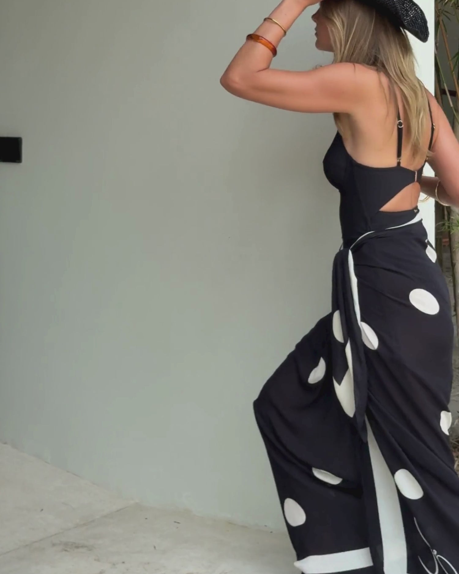 Noir Dot Sarong